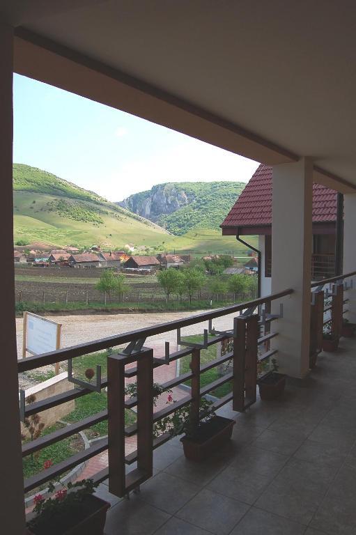 Pension Laura Cheile Turzii Petrestii de Jos Exterior photo